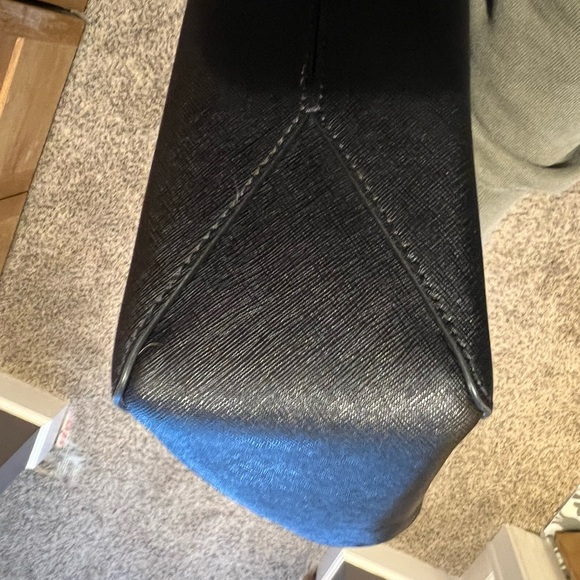 Tory Burch Black Tote Bag Like Brand New, Saffiano Leather w/crossbody strap - Picture 6 of 12